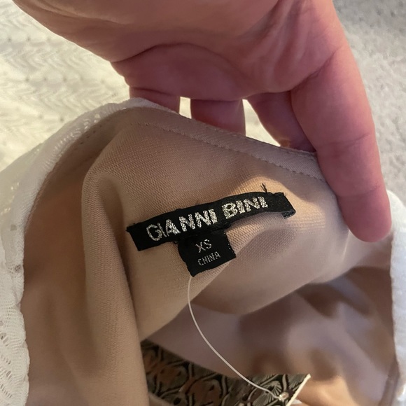 NWT White one shoulder Gianni Bini crochet lace dress XS - Picture 6 of 6